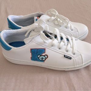 BR21 Koya Skechers sneakers.  Never worn outside